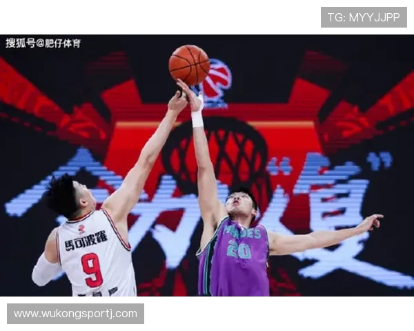 为什么裁判有时不吹哨?揭秘足球“比赛继续”原则与哨音使用规则