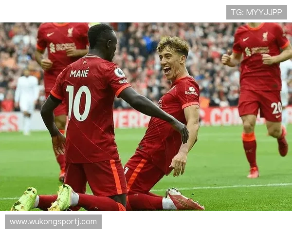 约翰·斯通斯：对比范戴克——出球能力与防守统治力对比