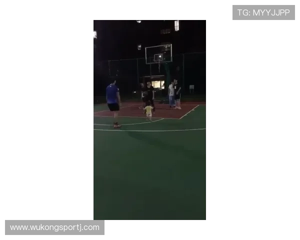 费钰婷一边打球一边点外卖？这日常差距太真实了吧！